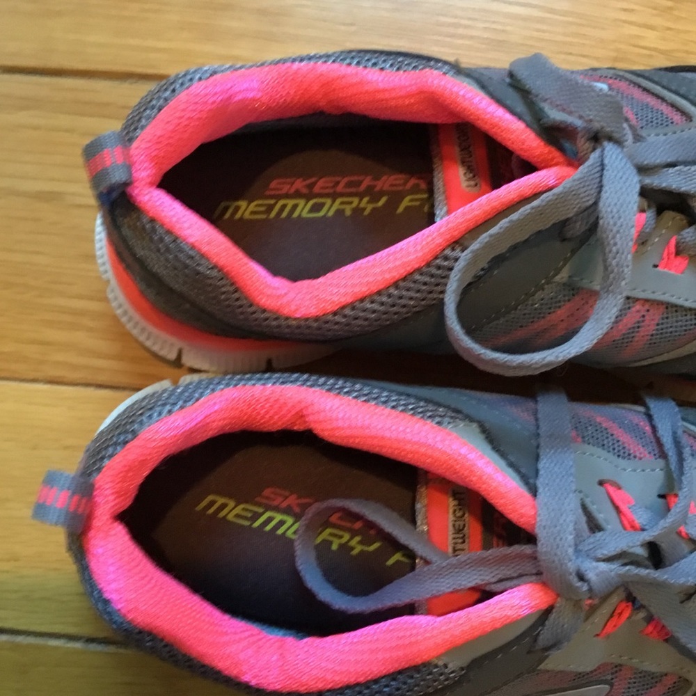 skechers flex sole trainers